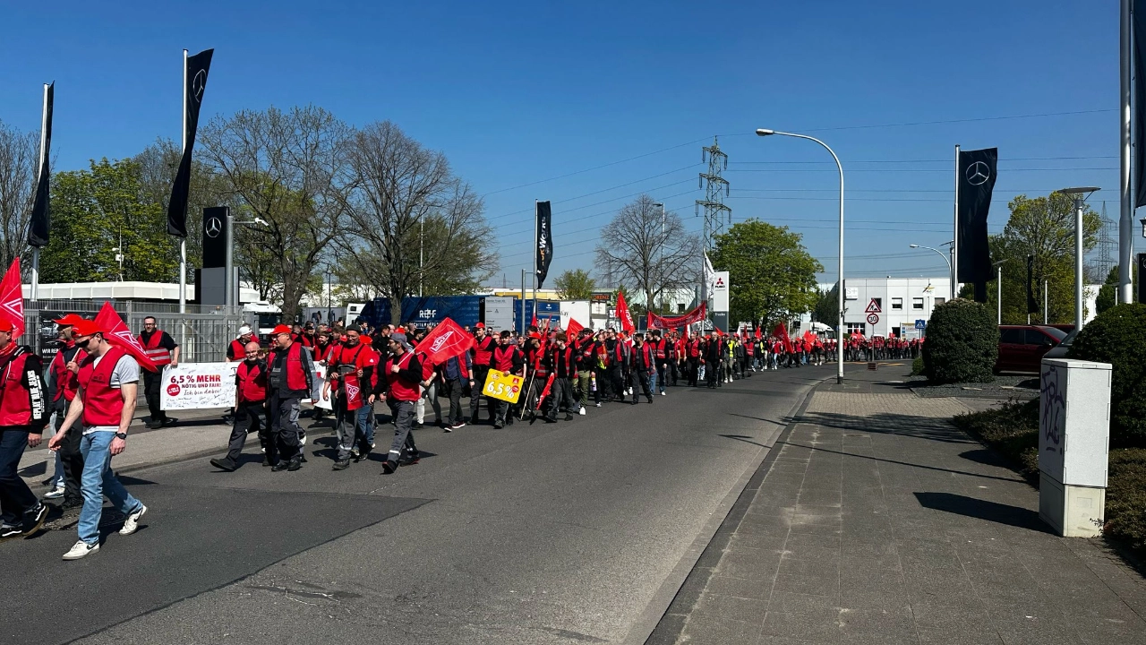 Truck Day Warnstreiks IG Metall NRW Frechen